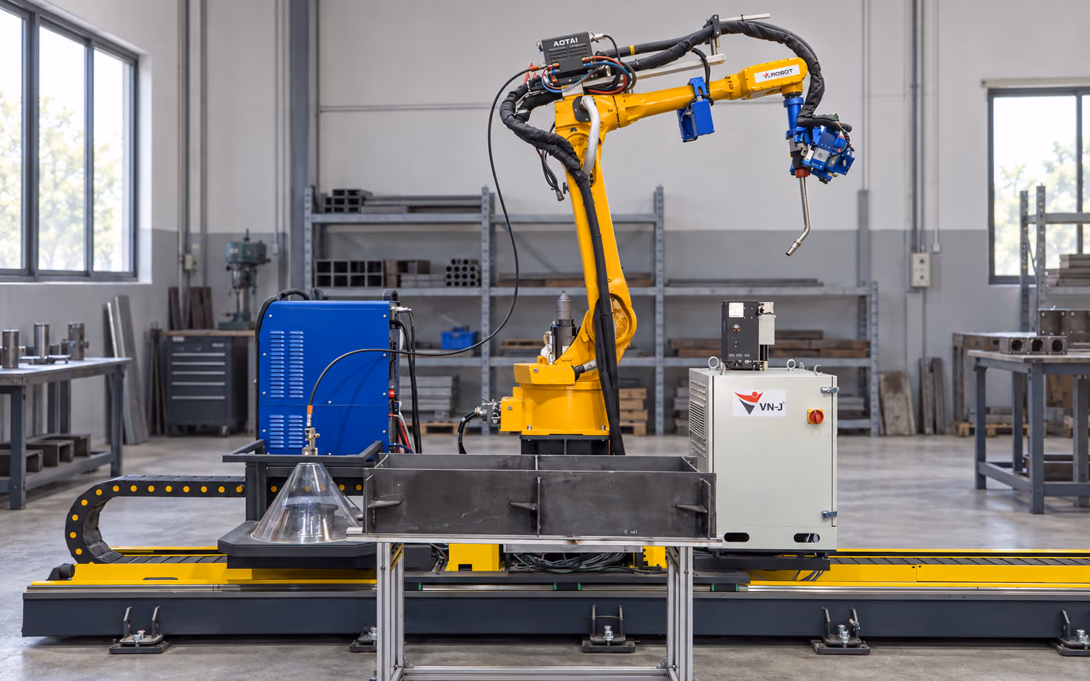 Hình minh họa hệ robot hàn VN‑J trong xưởng cơ khí quy mô vừa.